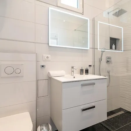 Silvia Apartment *